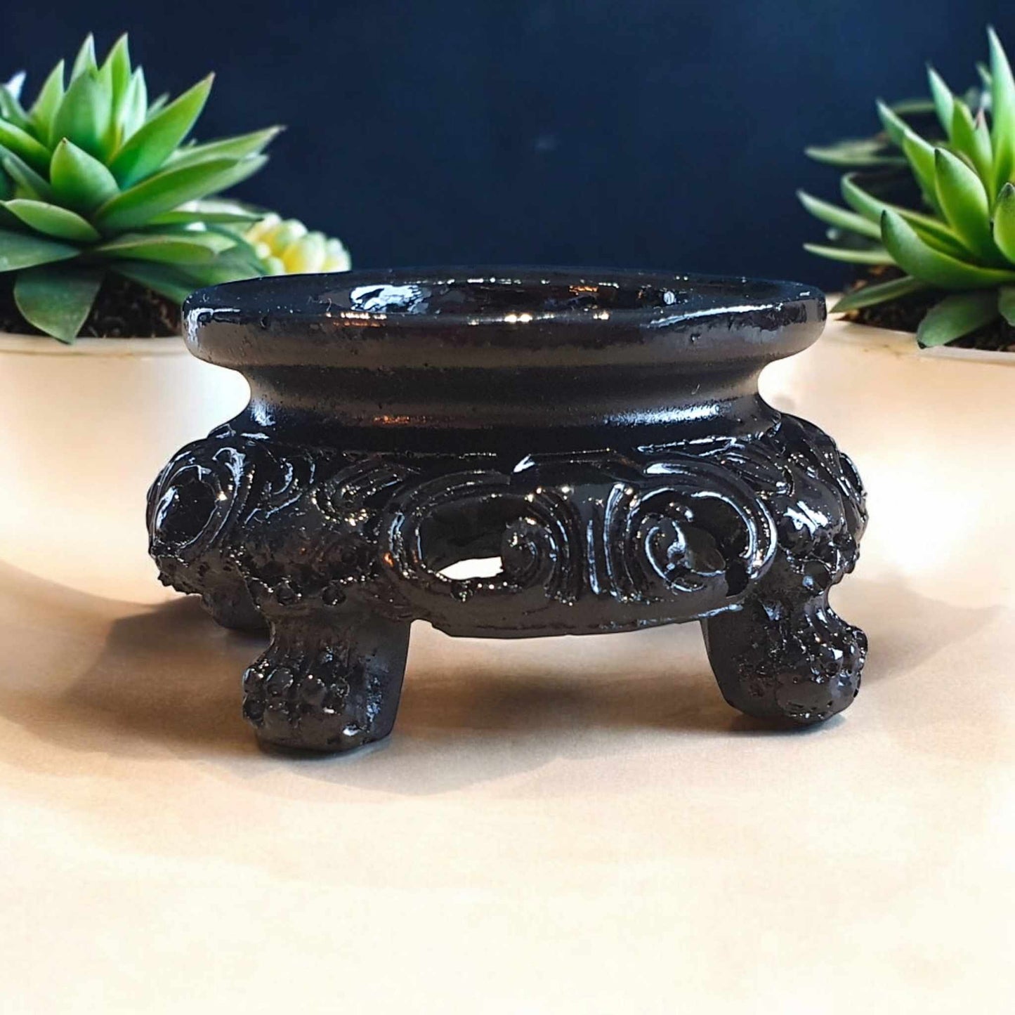 Base de Boule de Cristal en Résine Noire – Support Sculptural Bohème pour Sphères et Pierres Précieuses (Disponible en 6.2 cm et 4 cm)