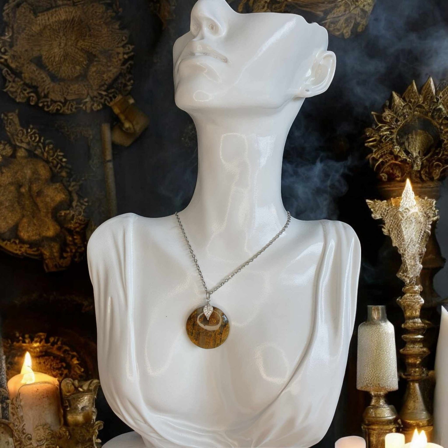 Pendentif en Oeil de Tigre : Élégance et Bienfaits Spirituels
