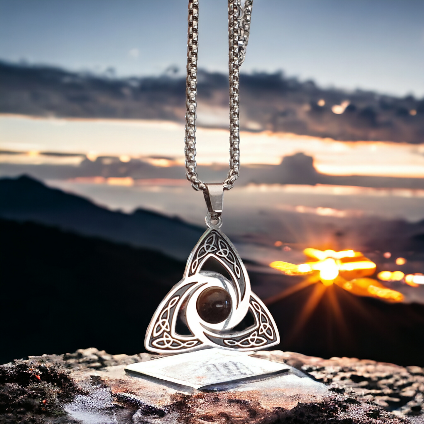 Collier à nœud Viking "Trinité oeil de tigre"
