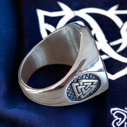 Bague Viking Nordique en Acier Inoxydable Sculptée à la Main avec Triquetra et Valknut