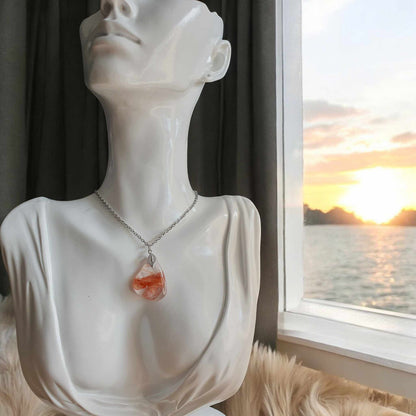 Pendentif en Quartz Hématoïde : Pureté et Énergie Revitalisante