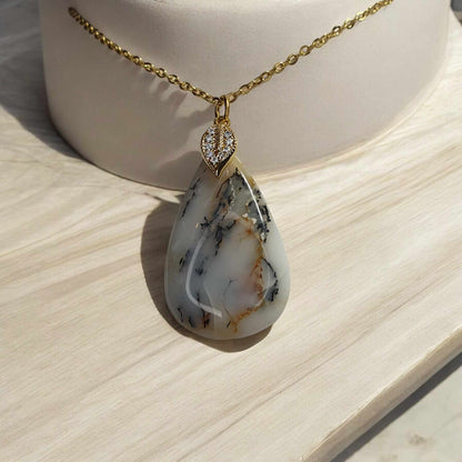 Pendentif en Agate Dendritique : Élégance et Vertus au Naturel