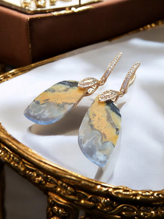 Boucles d'Oreilles en Jaspe Bumblebee : Équilibre, Élégance, Histoire et Légèreté