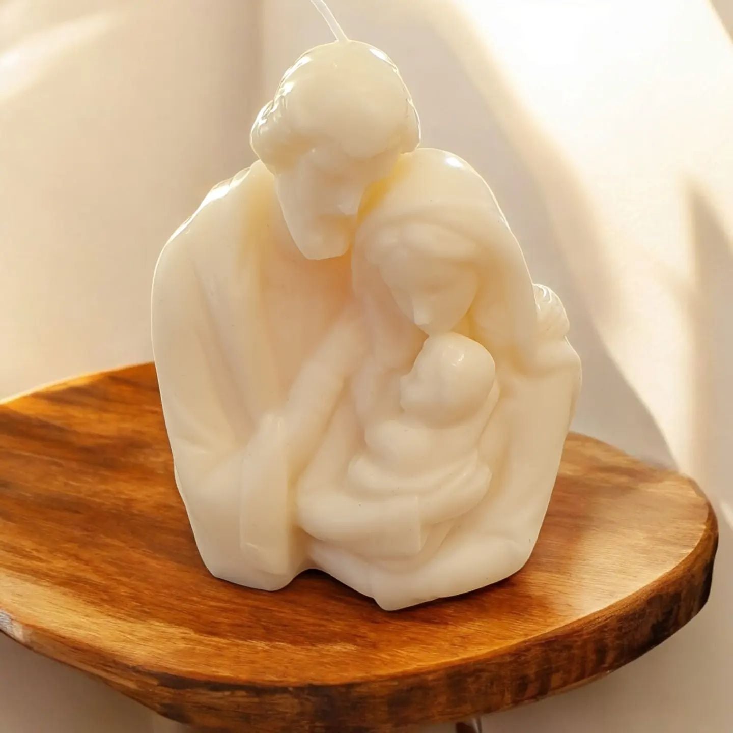 Bougie représentant la Sainte Famille