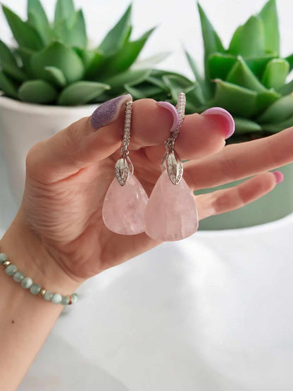 Boucles d'Oreilles en Quartz Rose : Élégance, Douceur et Énergie Venue du Brésil