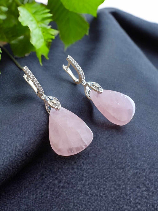 Boucles d'Oreilles en Quartz Rose : Élégance, Douceur et Énergie Venue du Brésil
