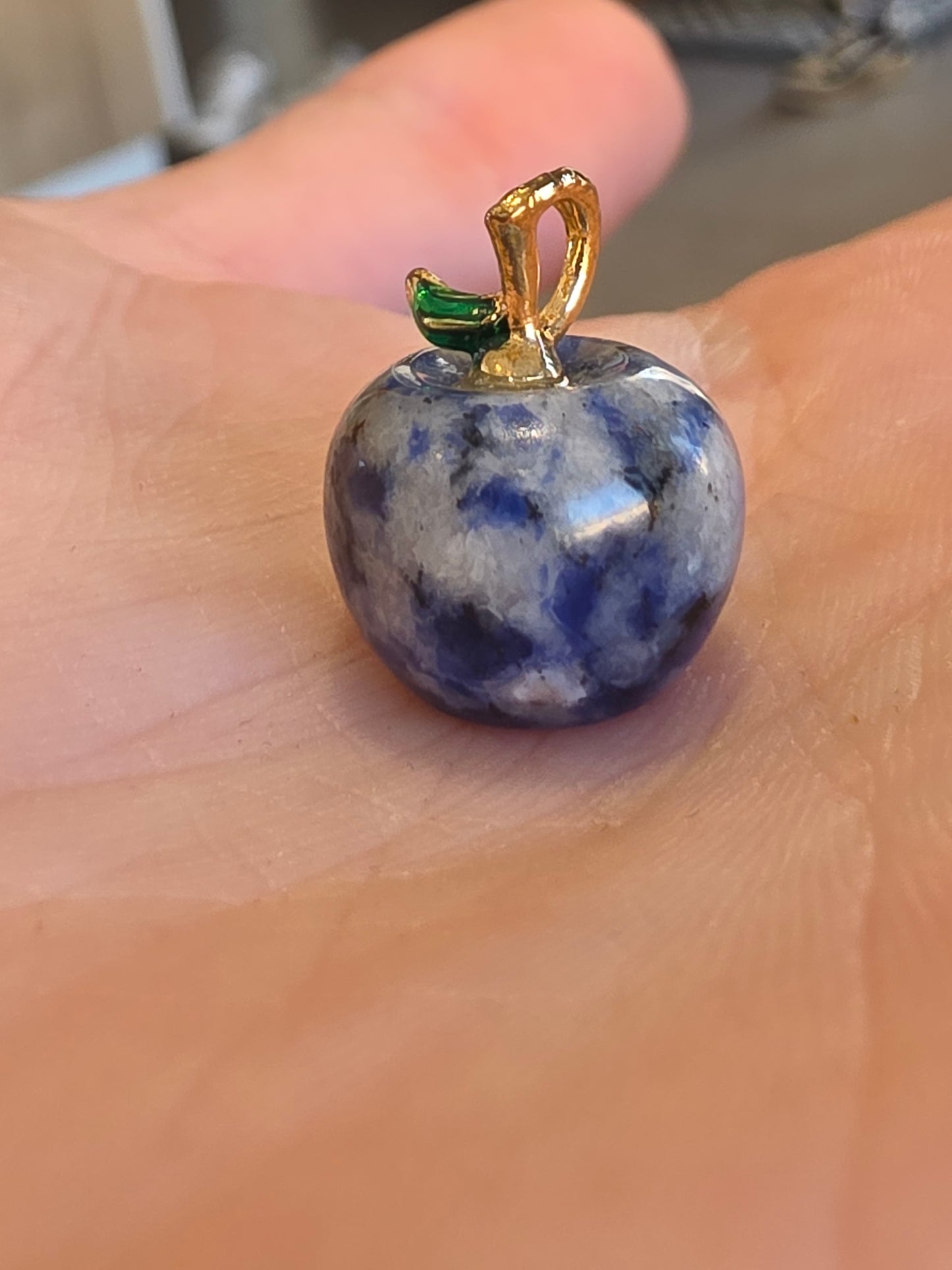 Pendentif Pomme en Pierre Naturelle