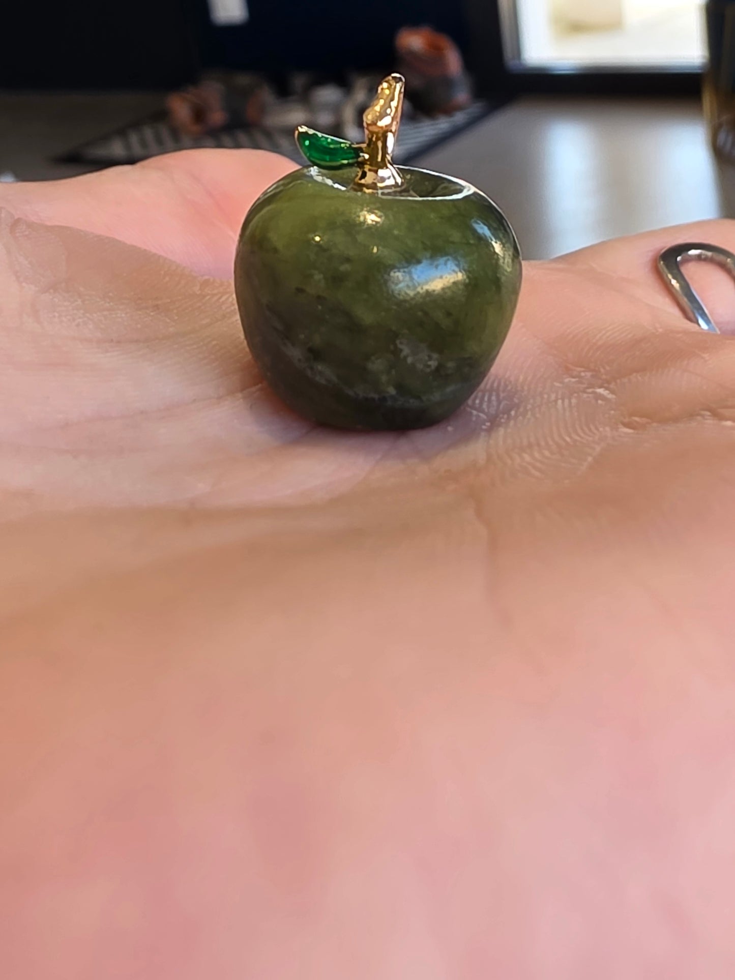 Pendentif Pomme en Pierre Naturelle